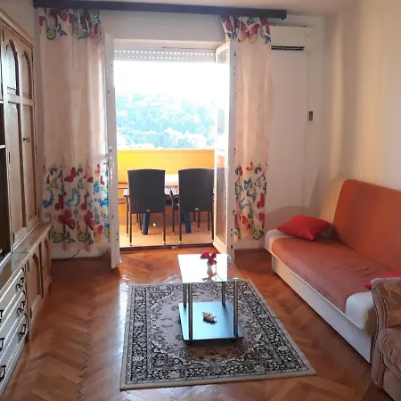 Apartman Manuella アパート *